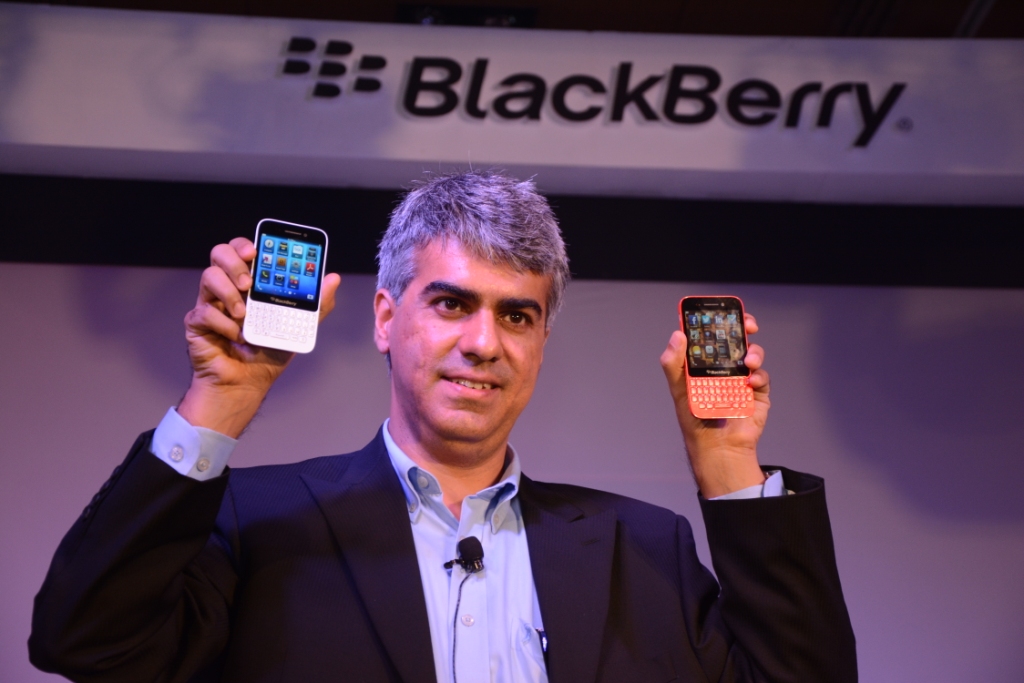 Sunil Lalvani, Managing Director-BlackBerry India, unveiling the new BlackBerry Q5 in New Delhi