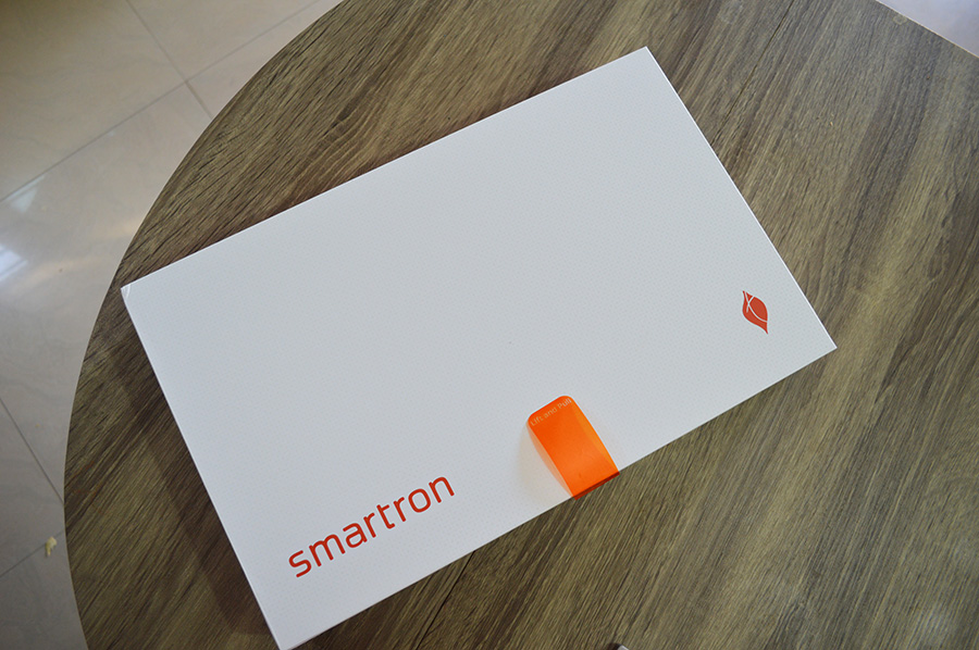 Smartron-tBook-box
